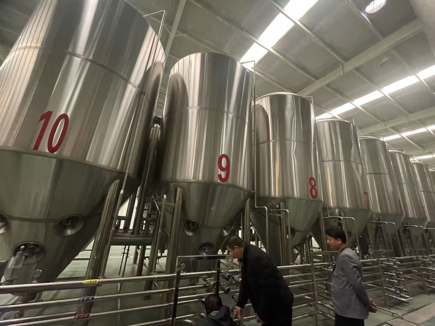 华亭精酿啤酒设备厂—平面布置、设备设计、制造、调试、培训等一条龙服务